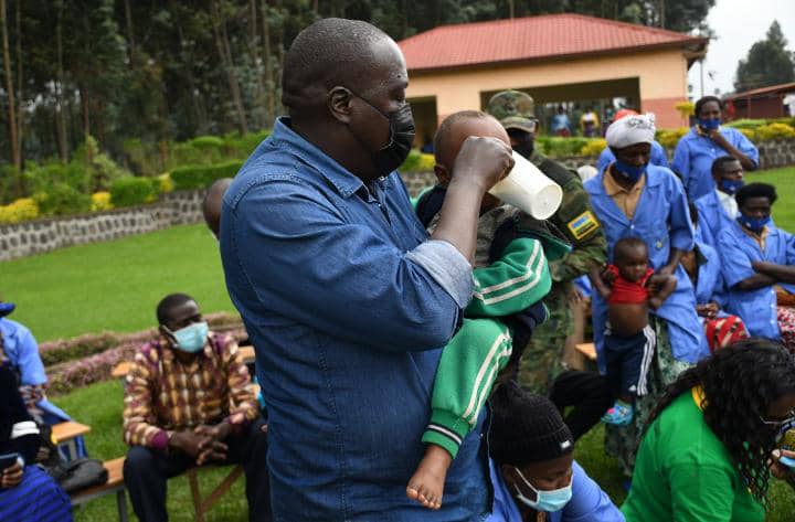 Musanze: Minisitiri Gatabazi yasanze ikibazo cy'abana bagwingira gikomeje kwiyongera