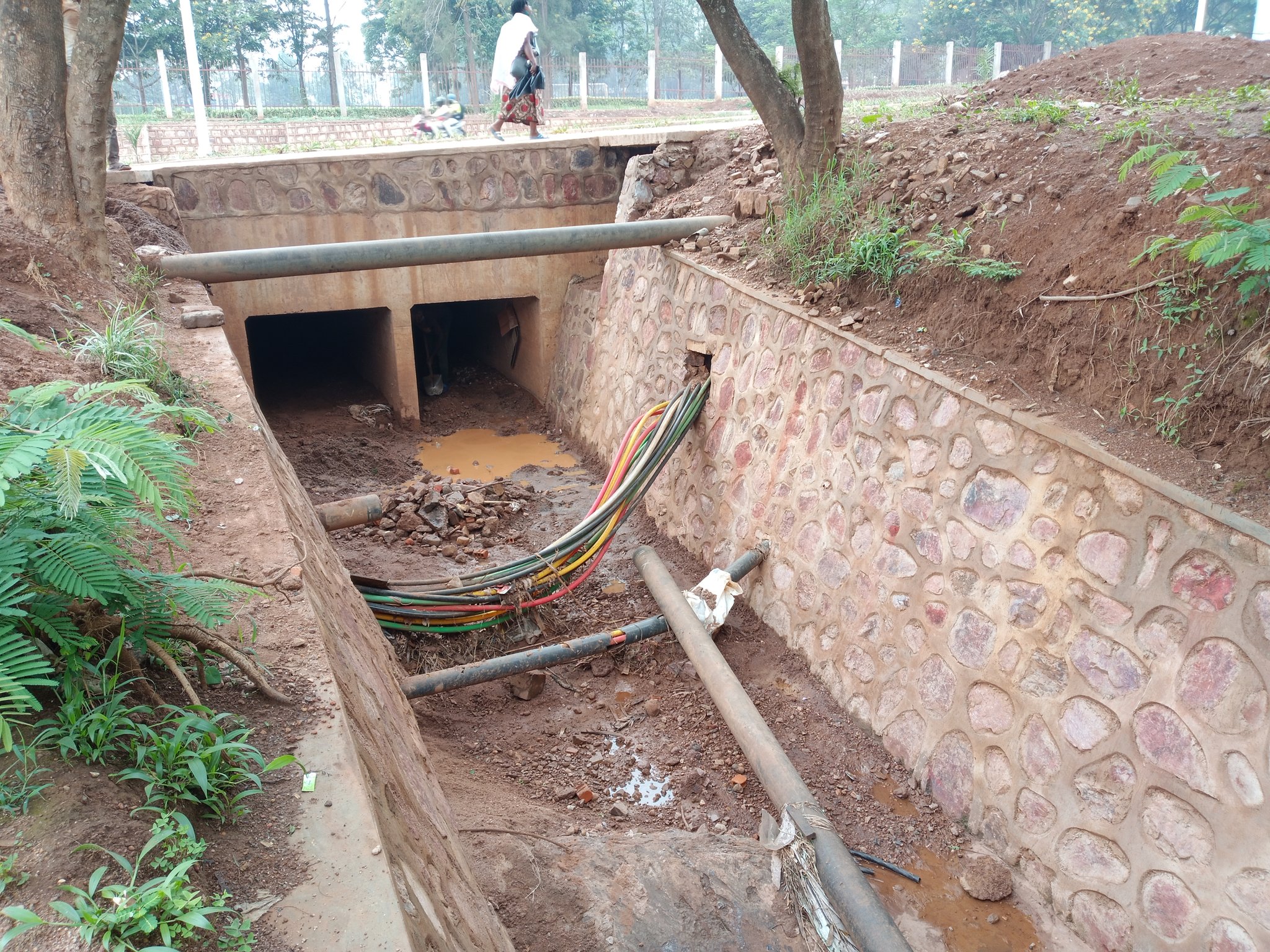 Kigali: Amazi y'Umuhanda Gahanga-Sonatubes ahangayikishije abatuye mu Gakoki