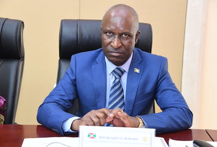 Perezida Ndayishimiye yasimbuje Gen. Bunyoni yakekagaho kumuhirika ku butegetsi