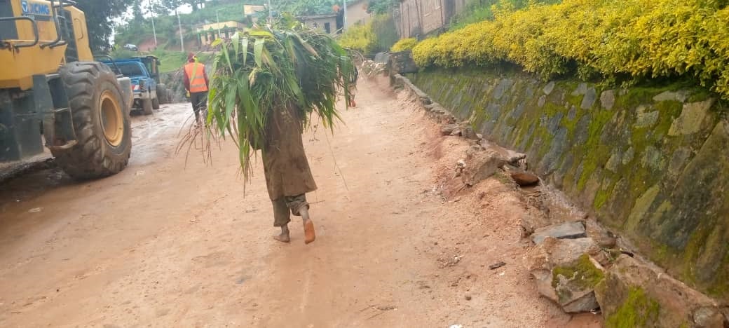 Nyaruguru: Abana baracyagaragara hirya no hino bakora imirimo ivunanye