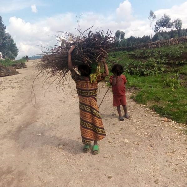 Musanze: Hari ababyeyi bakuye abana mu ishuri kubera kubura ibikoresho by'ishuri