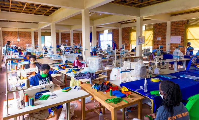 Inganda zikora imyenda zahawe imashini na NIRDA zitezweho kongera umusaruro w'ibikorerwa mu Rwanda