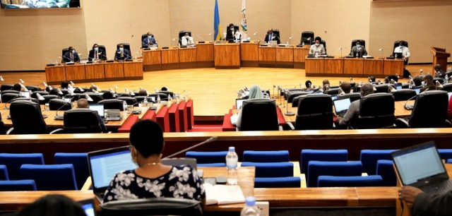 Depite Hindura yanenze bagenzi be basaba icyumba cyo konkerezamo abana ku ishuri, ngo haba habaye ku irerero