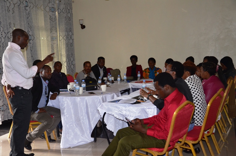 Bamwe mu banyamakuru ntimwita kubyo mubwira ababumva:Dr Kayumba Christopher