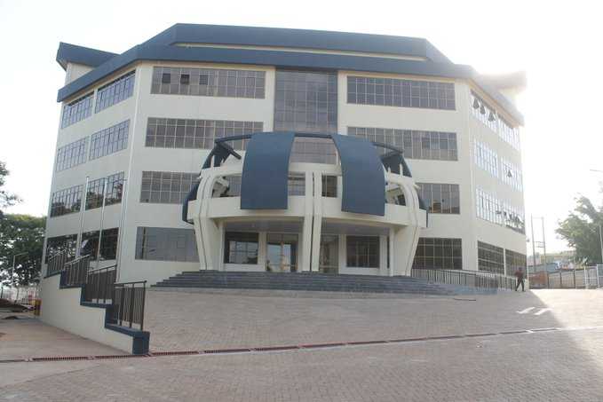 Umucamanza agiye guca urubanza yimye amatwi umuburanyi