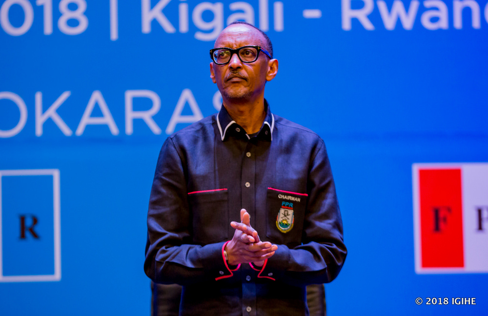 Perezida Kagame yihanangirije abayobozi basura abaturage ari uko nawe agiyeyo