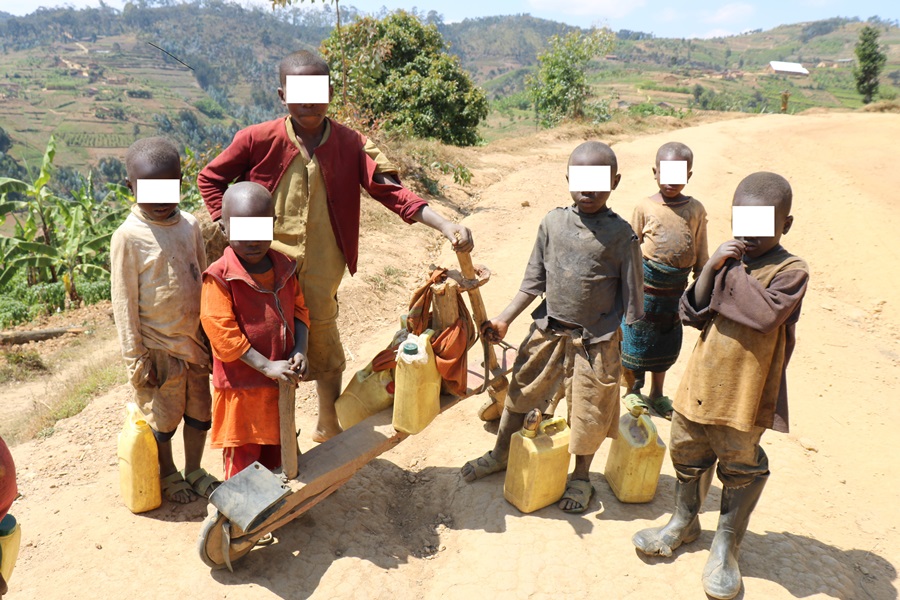 Karongi:Gutunga abagore beshi n'ibimwe mu bituma abana batitabwaho