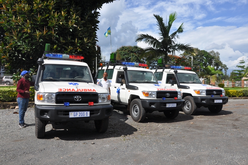 Burera: Umugore yabyariye mu nzira abana batatu avuye gutora