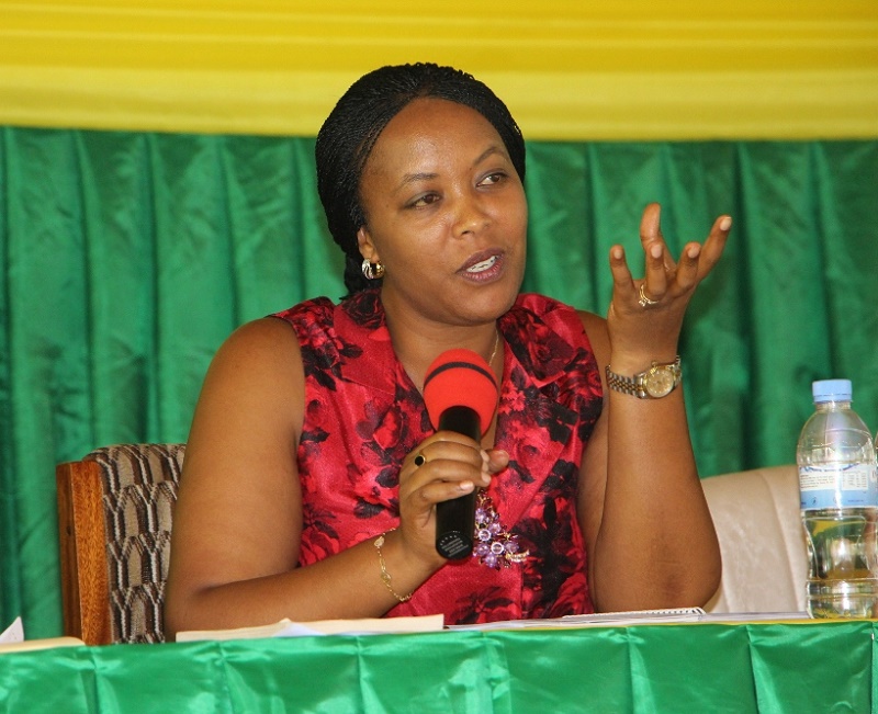 Umuco ntukwiye kuba impamvu yo guhishira abangiza abana bacu-Minisitiri Nyirasafari