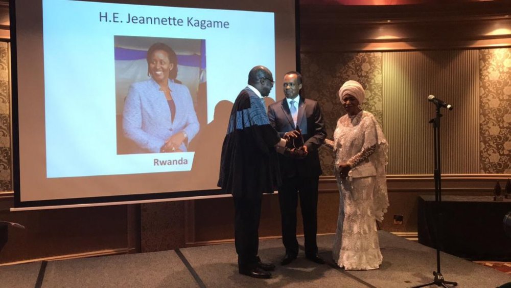 Madamu Jeannette Kagame yahawe igihembo cy'umugore w'indashyikirwa muri Afurika 