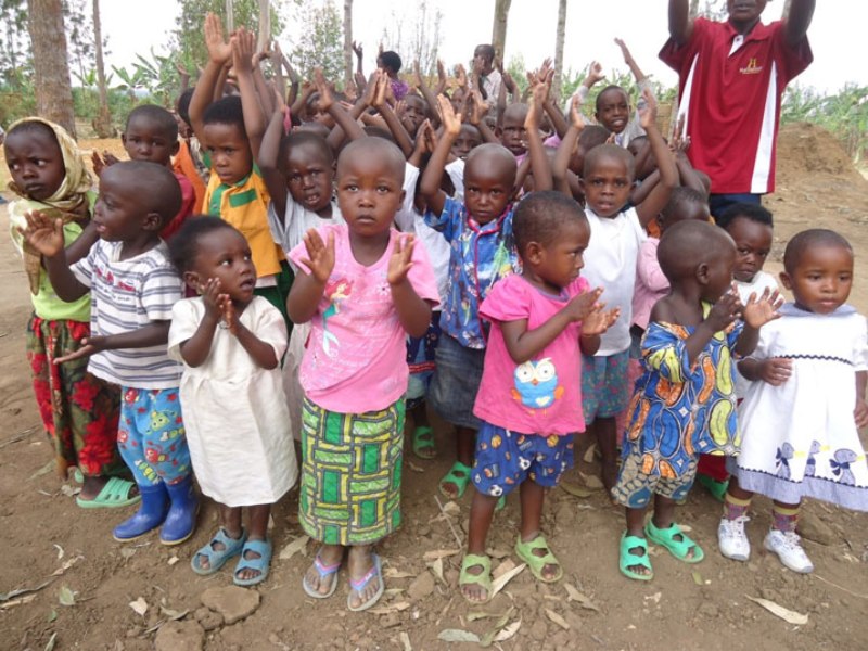 Rwamagana:Bamwe mu babyeyi basanga kutagira ho basiga abana bagiye mu mirimo ari bimwe mu bibateza ubucyene.