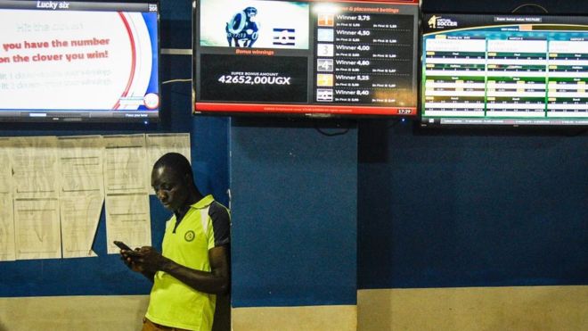 Uganda igiye guca imikino y'amahirwe izwi nka 'betting'