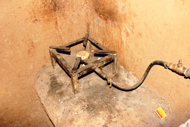 Rukumbeli: Abatuye mu mudugudu w'icyitegererezo gukoresha Biogaz byatumye bazinukwa inkwi n'amakara