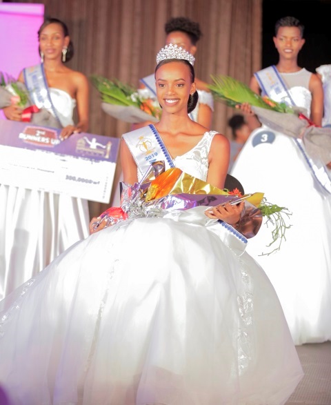 Umunyana Shanitah niwe wegukanye ikamba rya rya Miss Supranational Rwanda 2019 