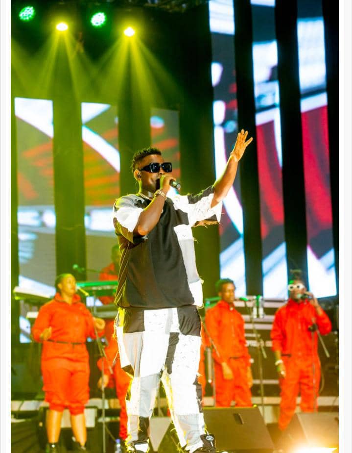 Bruce Melodie yakuyeho impaka ubwo yizihizaga imyaka 10 amaze mu muziki