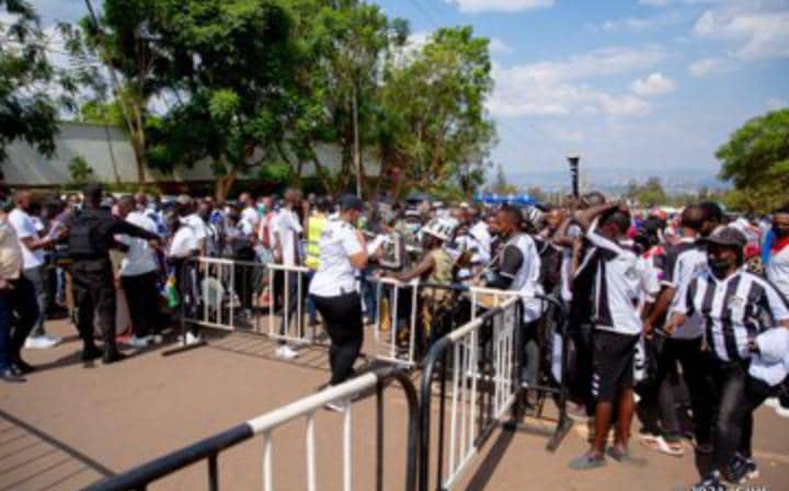 Polisi yaburiye abakomeje guhimba ibyangombwa byo kwinjira muri Sitade