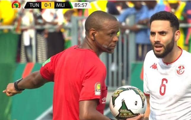 CAN2021: Umusifuzi Janny Sikazwe yajyanywe gusuzumishwa mu mutwe nyuma yo gusoza umukino mbere y'igihe