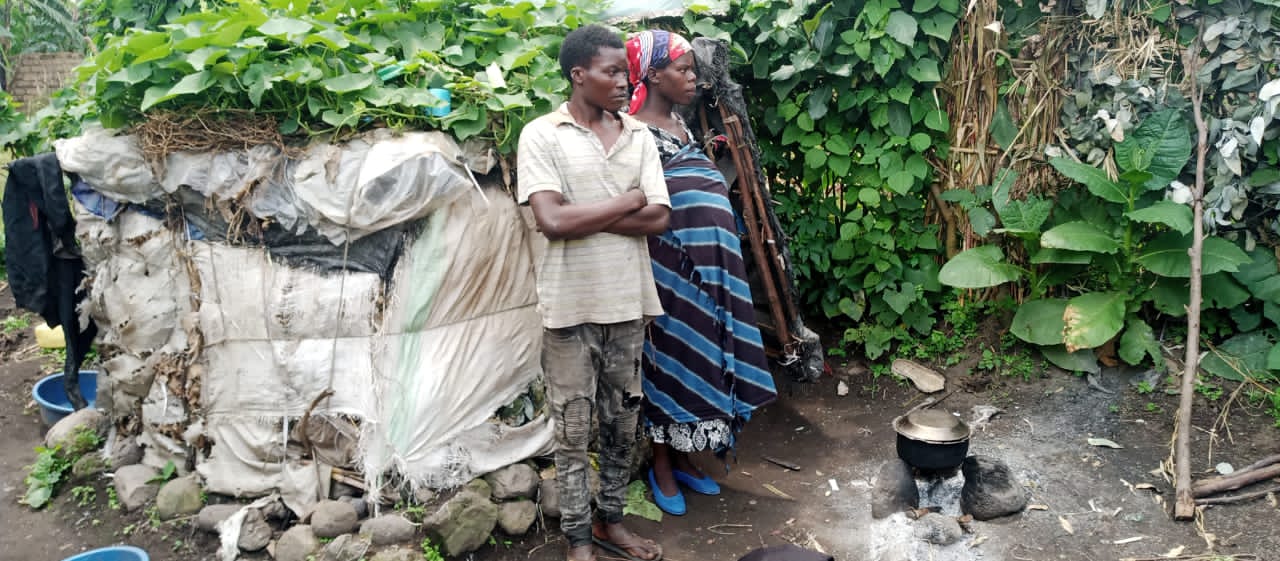 Musanze: Amezi 8 arashize umugore utwite n'umugabo we bibera mu byatsi abayobozi babizi