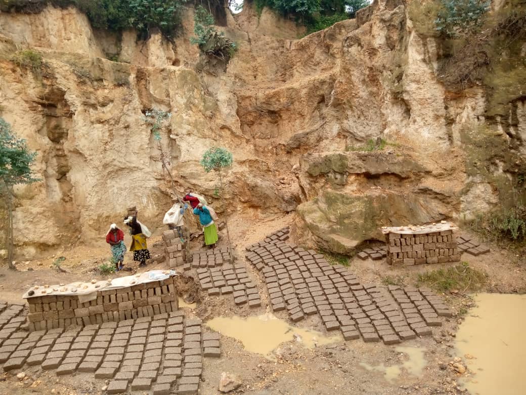 Nyabihu: Abakorera mu kirombe cya Kazuba barasaba ko bashyirirwaho amakoperative bakava mu kajagari