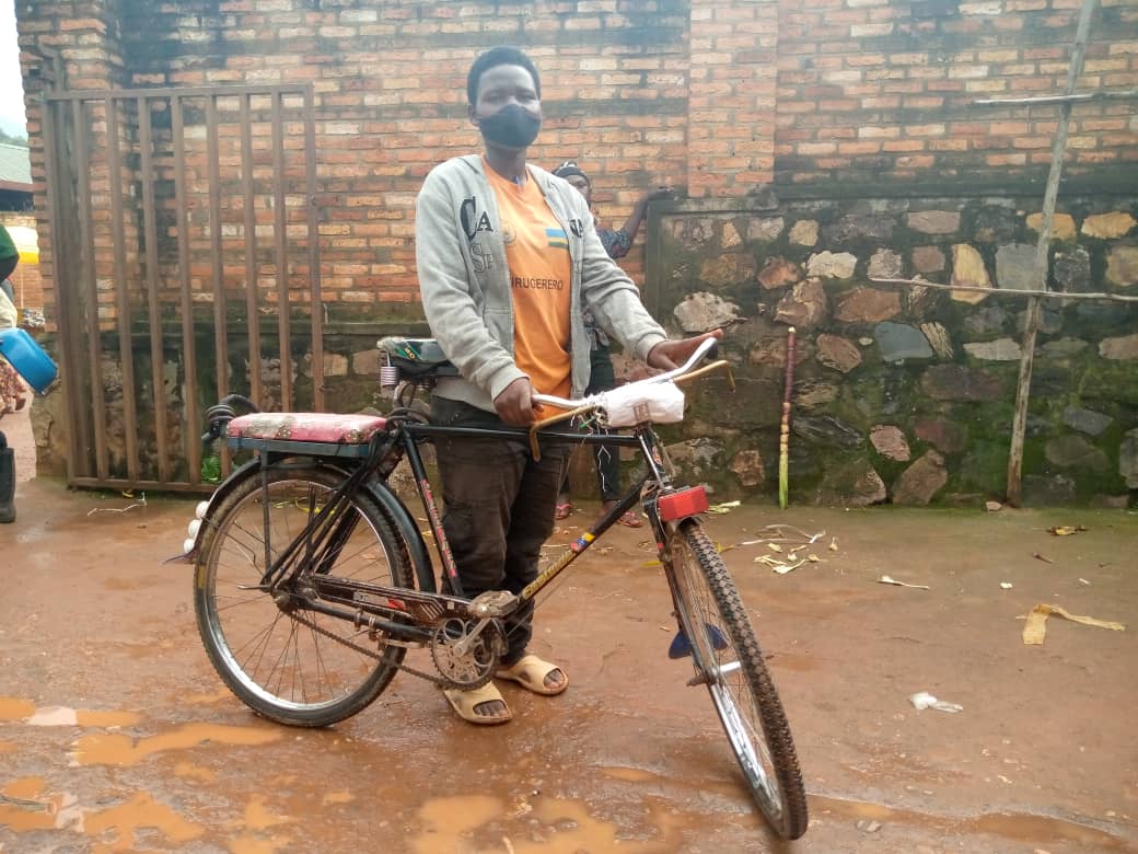 Gakenke: Uwizeyimana yanze kwicuruza ajya kuba umunyonzi w'igare none afite intego yo kubona uruhushya rwo gutwara moto