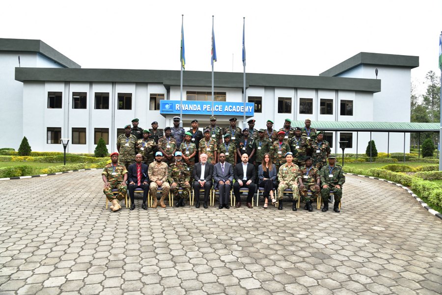 Aba Ofisiye 23 baturutse mu bihugu icumi batangiye kongererwa ubumenyi bwo kuzahugura abandi mu bijyanye no kurinda abasivile