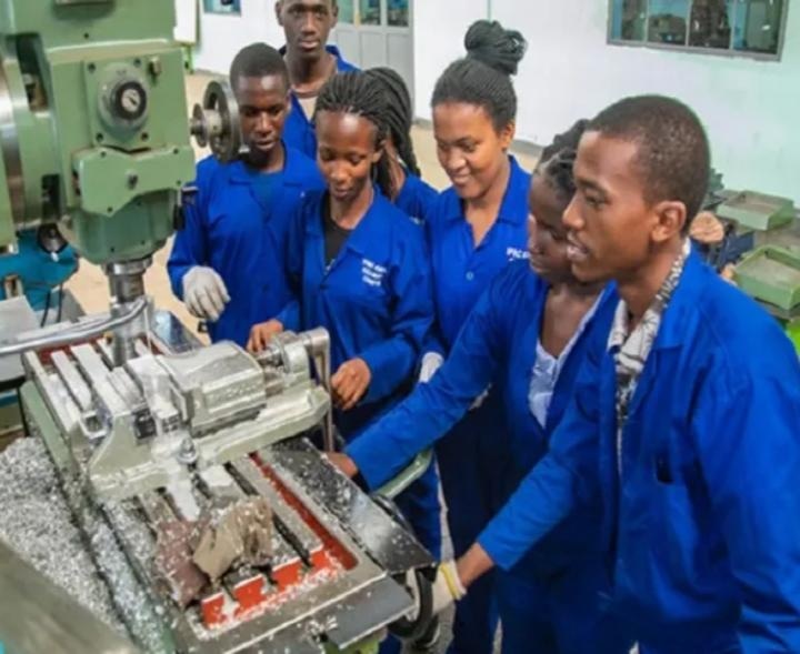 Inzira yihuse yafasha urubyiruko kurwanya ubushomeri