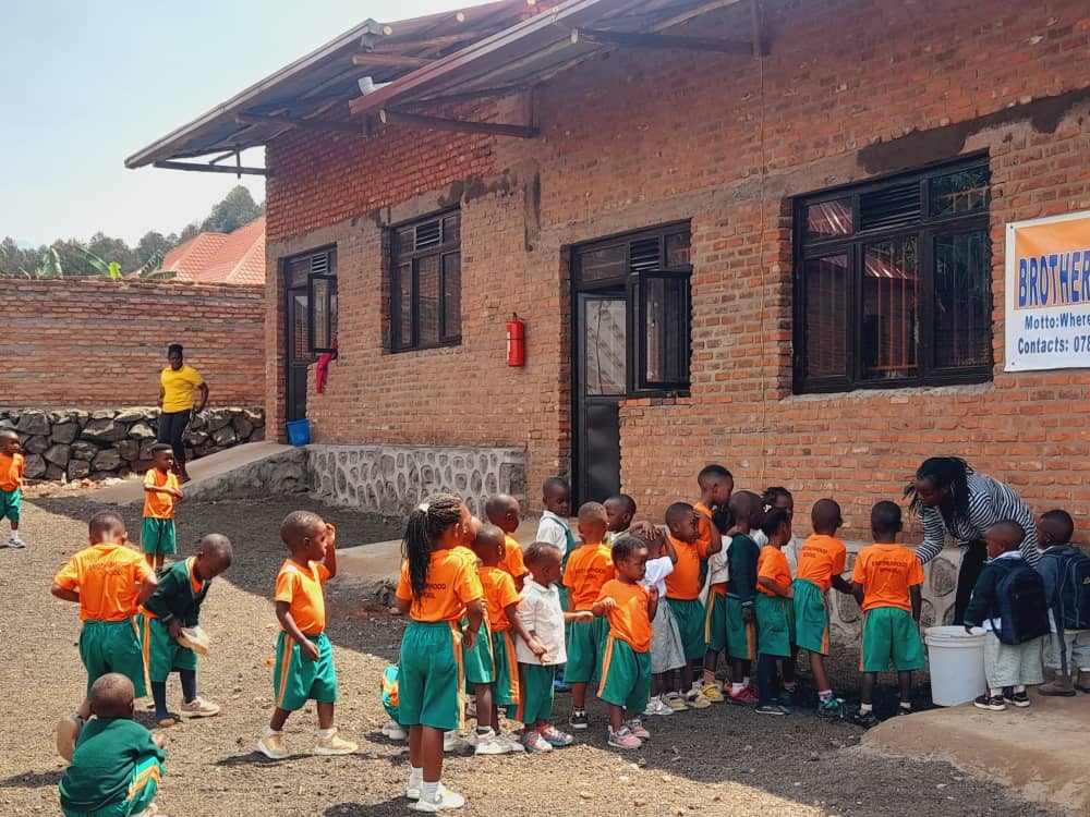 Musanze: Guturana n'ishuri Brotherhood Nursery School byabahinduriye imibereho