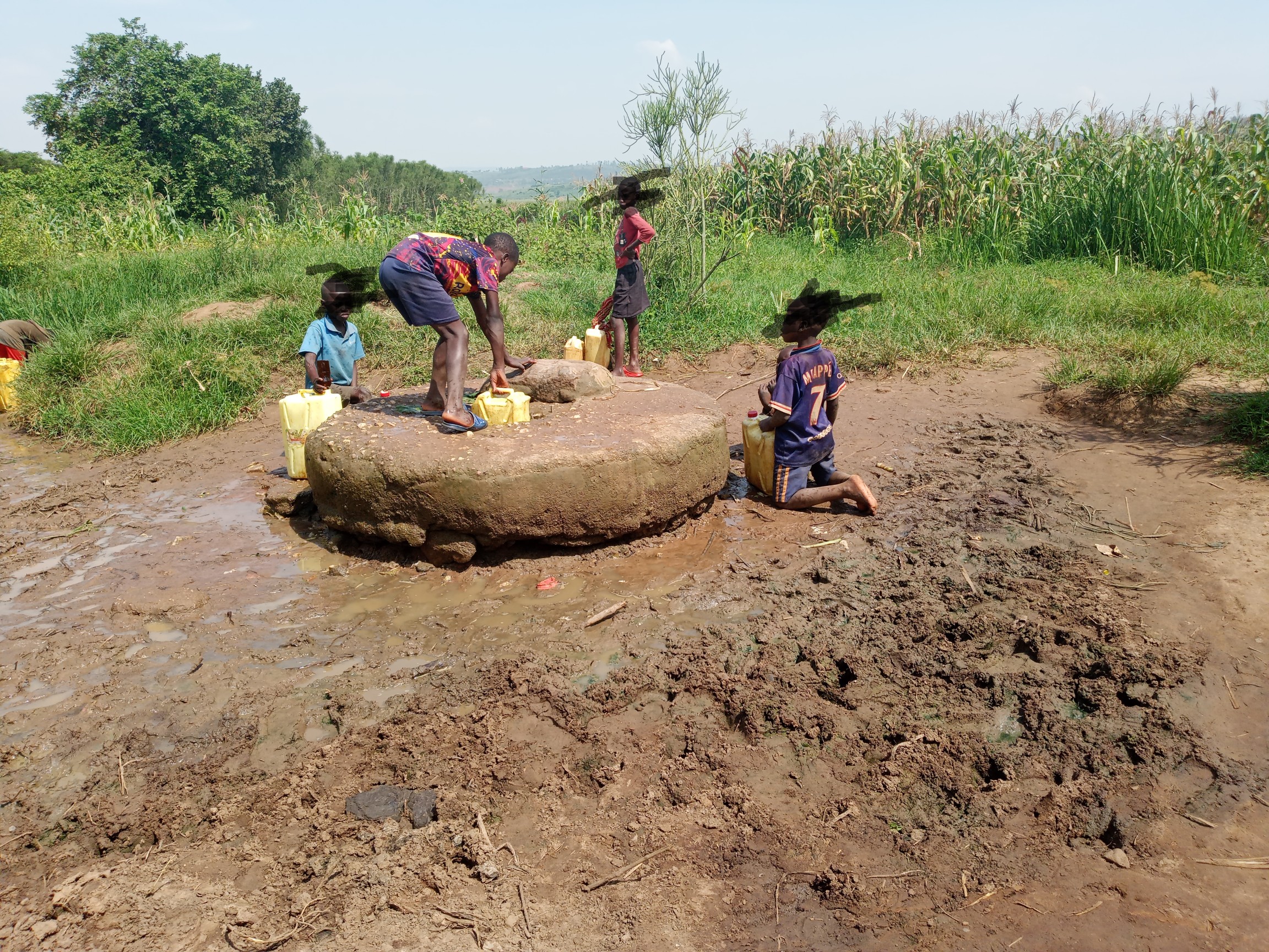 Bugesera: Abatuye Nyakwibereka barambiwe kuvoma ibiroha bibatera inzoka
