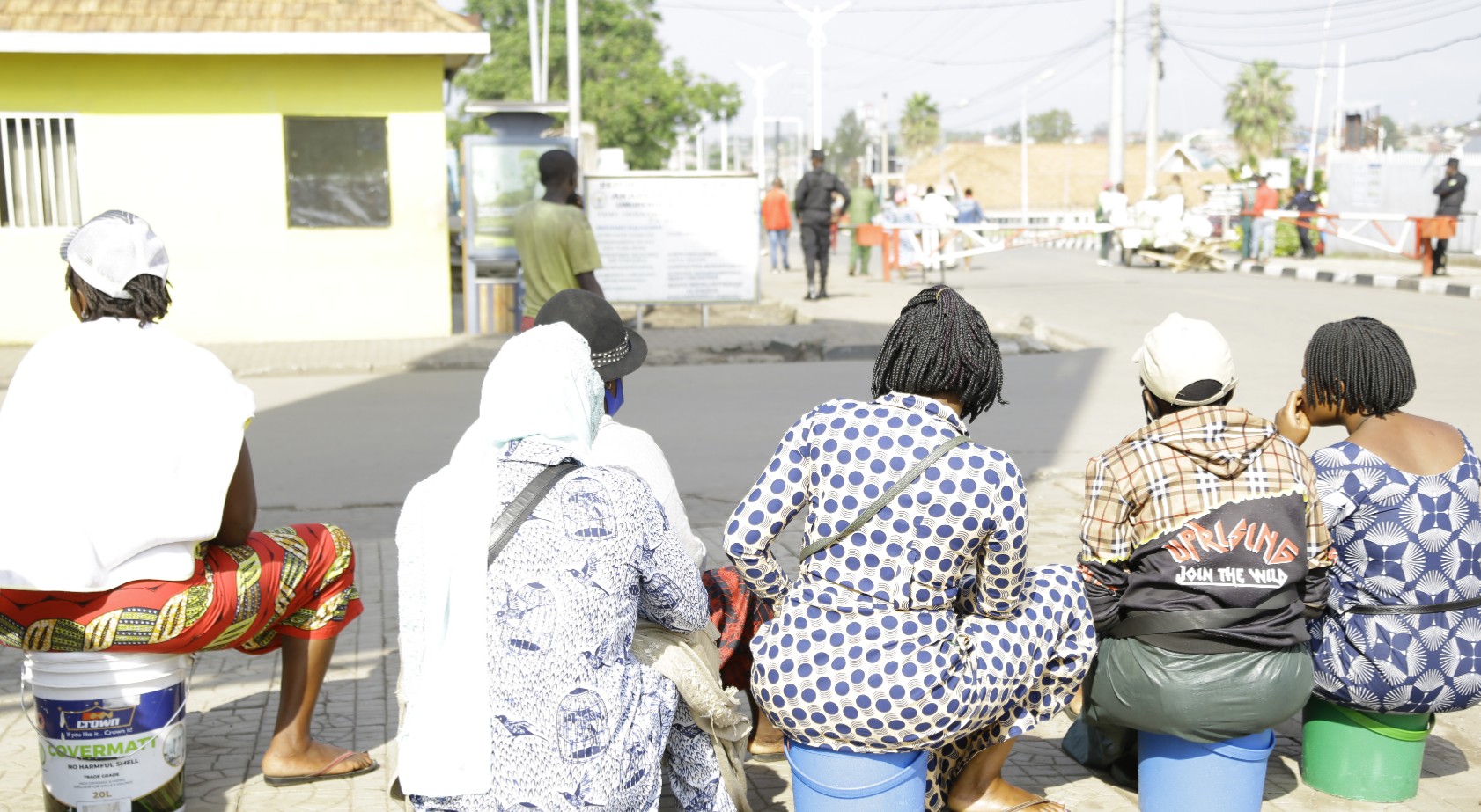 Rubavu: Abagore bakora ubucuruzi bwambukiranya umupaka baribaza impamvu batemerewe kwambukana icyo kurya mu gihe biriwe bakorera i Goma
