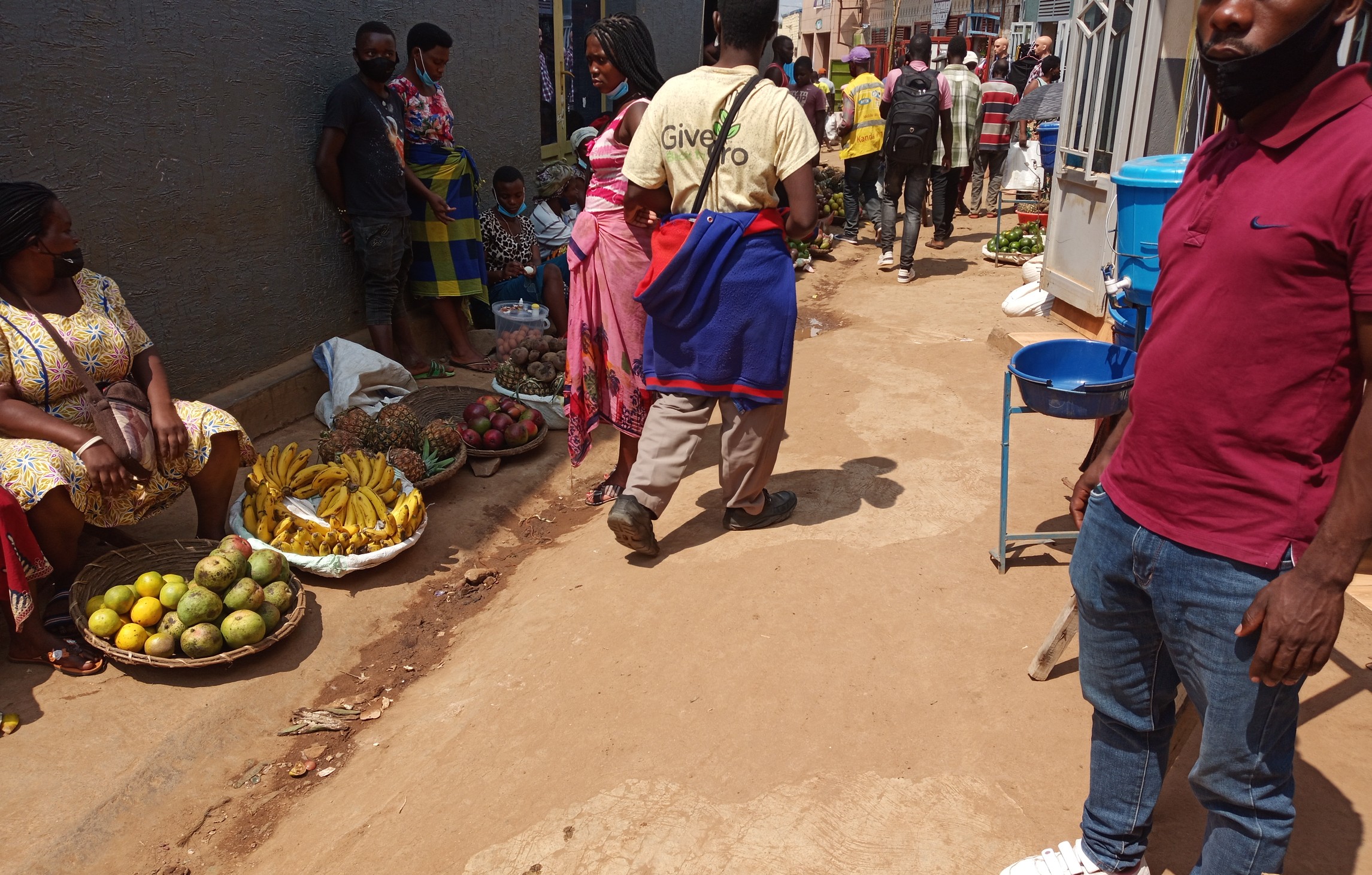 Kicukiro: Abazunguzayi bataye amasoko basubira mu mihanda inzego zirebera