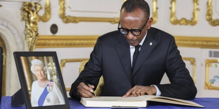 Perezida Kagame yitabiriye itabarizwa ry'Umwamikazi Elizabeth II