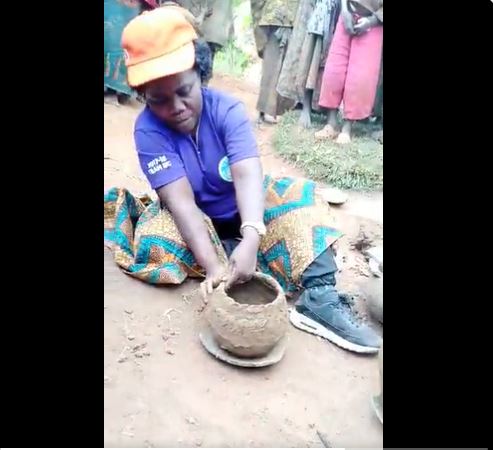 Burundi: Minisitiri yagaragaye abumba inkono aba-Twa barumirwa