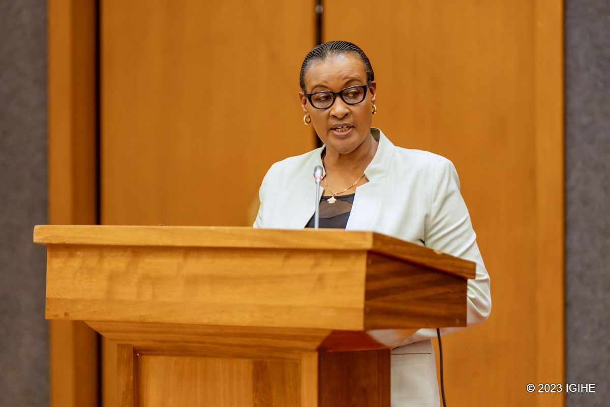 Hon. Mukabalisa yagarutse muri Sena