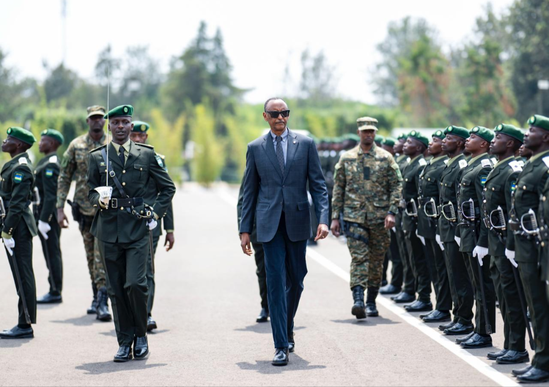 Perezida Kagame yasabye abambitswe ipeti rya Sous Lieutenant kwirinda ubusinzi n'izindi ngeso mbi