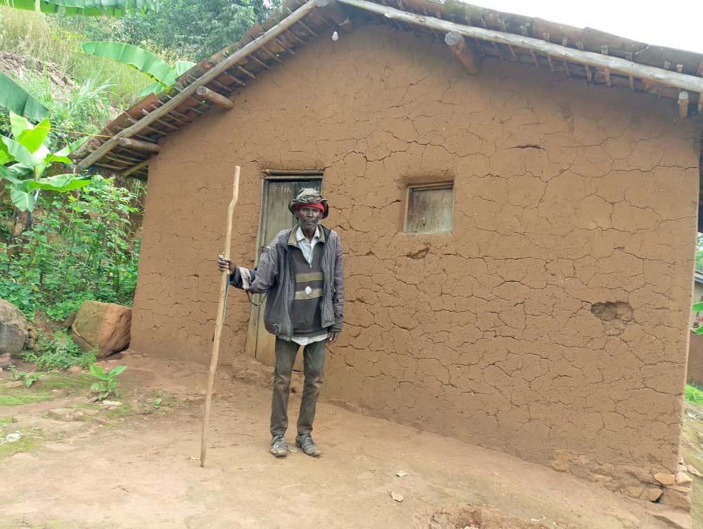 Rutsiro: Bicamumpaka, ukora akazi ko gutega amafuku aratabaza