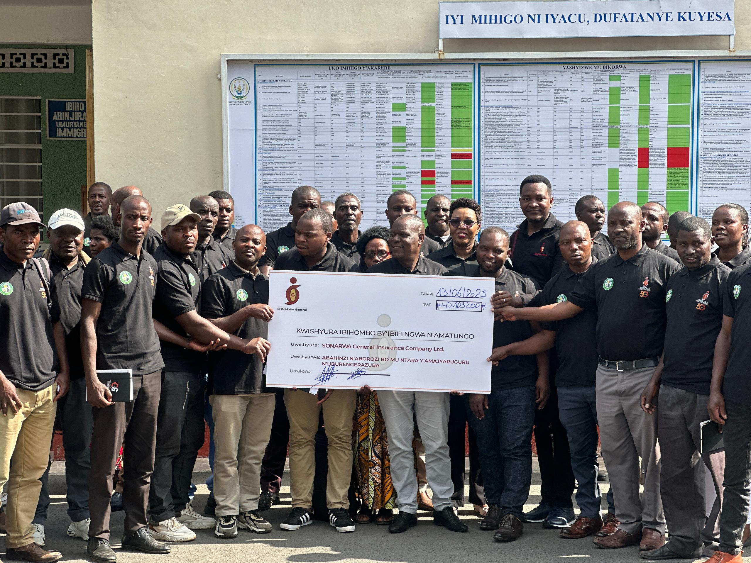 Amajyaruguru:Abahinzi n'aborozi barashimira Sonarwa itabatererana mu bihombo bahura nabyo 