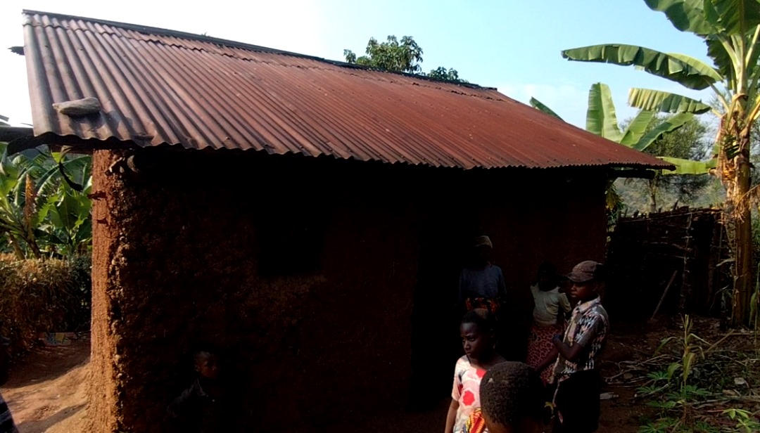 Gisagara: Umukecuru utishobye arasaba gusanirwa inzu